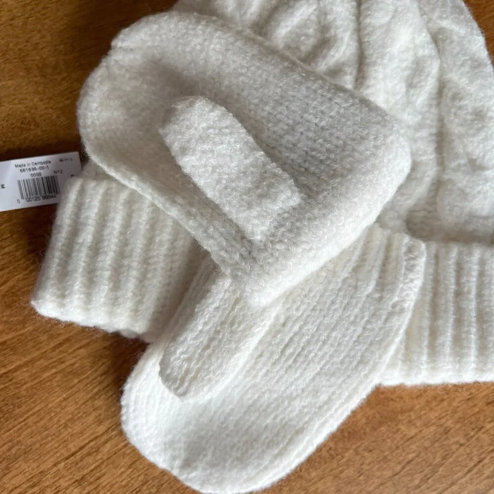 Old Navy toddler mittens and hat set M NWT